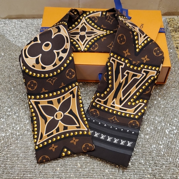 SOLD!!! LOUIS VUITTON "World" Bandeau - New In Box - Picture 2 of 8